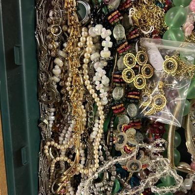Necklace lot - Large group of estate fresh necklaces, all from one estate