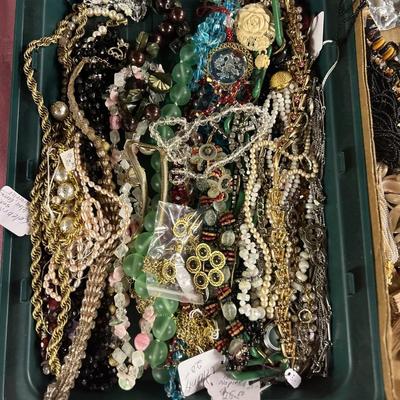 Necklace lot - Large group of estate fresh necklaces, all from one estate