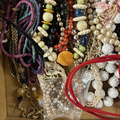 Necklace lot - Large group of estate fresh necklaces, all from one estate