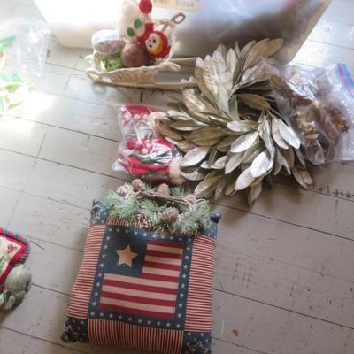 Christmas Ornaments and Decor - Estate Fresh Lot - All seen in photos.