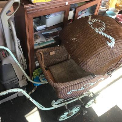 Children's Wicker Doll's Pram Stroller Kid'd Carriage, circa 1940