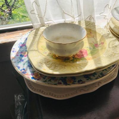 vintage dishwater estate lot / table lot