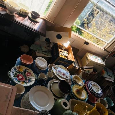 vintage dishwater estate lot / table lot