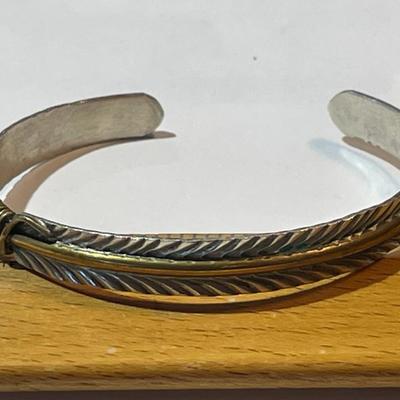 Vintage Native American Sterling Silver & Brass Wire Cuff Bracelet in Good Preowned Condition. (Size for a 6.5" Wrist).