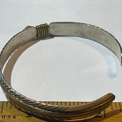 Vintage Native American Sterling Silver & Brass Wire Cuff Bracelet in Good Preowned Condition. (Size for a 6.5" Wrist).