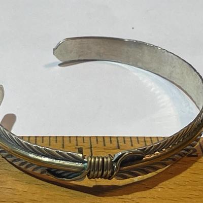Vintage Native American Sterling Silver & Brass Wire Cuff Bracelet in Good Preowned Condition. (Size for a 6.5" Wrist).