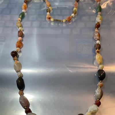 Vintage 34/35" Agate/Quartz Bright Color Chip Bead Necklace in Good Preowned Condition.