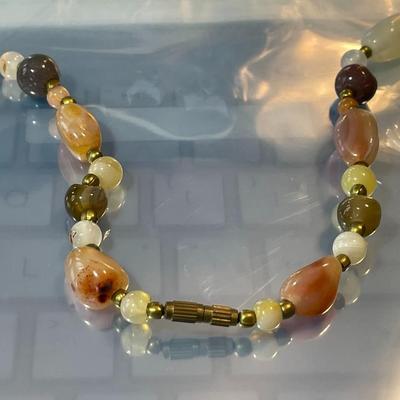 Vintage 34/35" Agate/Quartz Bright Color Chip Bead Necklace in Good Preowned Condition.