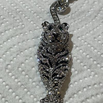 Vintage Silver-tone Crystal/Rhinestone Siberian Tiger Fashion Pendant on a 18-20" Rhodium Plated Chain in VG Preowned Condition as...