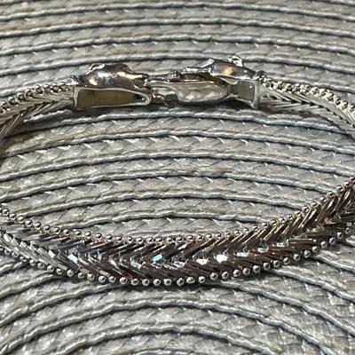 Vintage Sterling Silver 7" Long 1/4" Wide Panther/Animal Head Bracelet in VG Preowned Condition as Pictured.