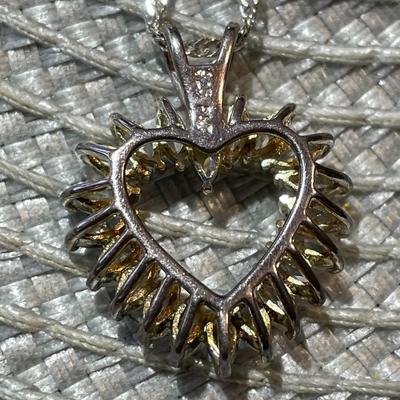 Vintage Sterling Silver Graduated Marquise Shaped CZ Heart Pendant on a 22" Chain in VG Preowned Condition as Pictured.