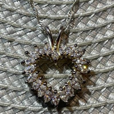 Vintage Sterling Silver Graduated Marquise Shaped CZ Heart Pendant on a 22" Chain in VG Preowned Condition as Pictured.