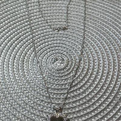 Vintage Sterling Silver Graduated Marquise Shaped CZ Heart Pendant on a 22" Chain in VG Preowned Condition as Pictured.