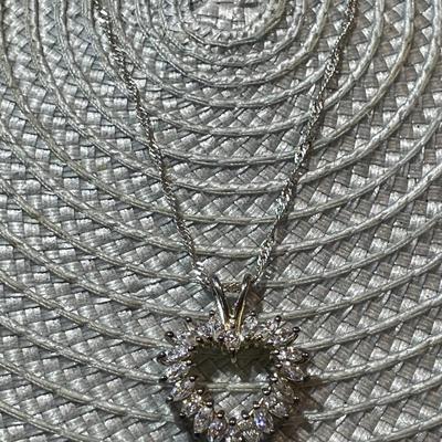 Vintage Sterling Silver Graduated Marquise Shaped CZ Heart Pendant on a 22" Chain in VG Preowned Condition as Pictured.