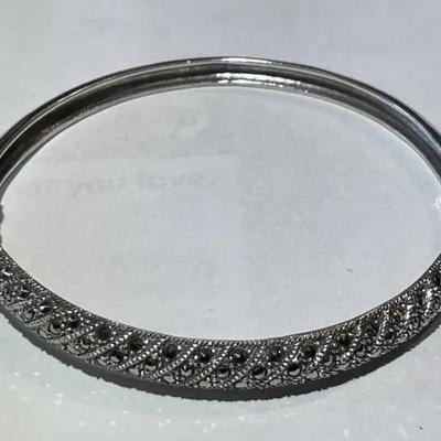 Vintage .925 Sterling Silver Marcasite Hinged Bangle Bracelet 7" Standard Size in Good Preowned Condition.