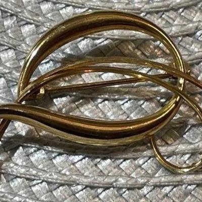 Vintage 333 A*D 8K Yellow Gold Pin/Brooch 2-Pennyweights in VG Preowned Condition.