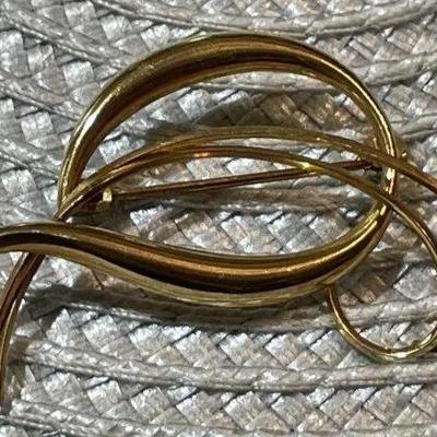 Vintage 333 A*D 8K Yellow Gold Pin/Brooch 2-Pennyweights in VG Preowned Condition.