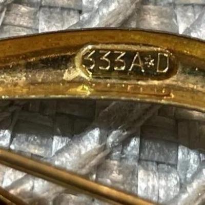 Vintage 333 A*D 8K Yellow Gold Pin/Brooch 2-Pennyweights in VG Preowned Condition.