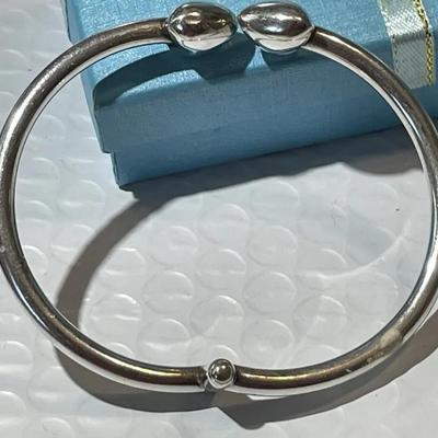 Vintage Double Heart Sterling .925 Silver Hinged Bangle Bracelet 7.5"to 8" Wrist Size in Good Preowned Condition.