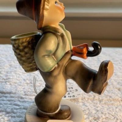 HUMMEL Figurine #79 TMK-3 GLOBE TROTTER 5" Tall in Good Preowned Condition as Pictured.