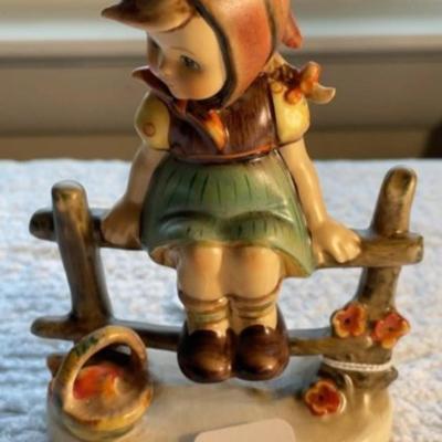 HUMMEL Figurine #112/1 TMK-4 JUST RESTING 5" Tall in Good Preowned Condition as Pictured.