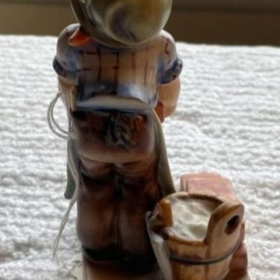 HUMMEL Figurine #305 TMK-4 THE BUILDER 4.75" Tall in Good Preowned Condition as Pictured.