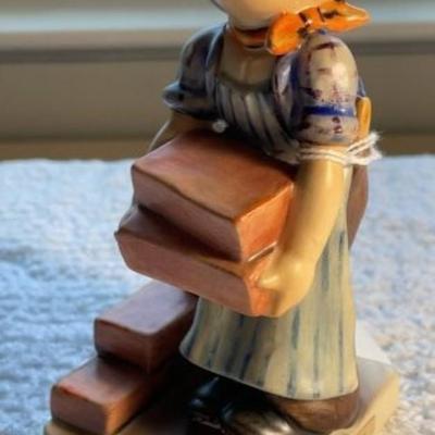 HUMMEL Figurine #305 TMK-4 THE BUILDER 4.75" Tall in Good Preowned Condition as Pictured.