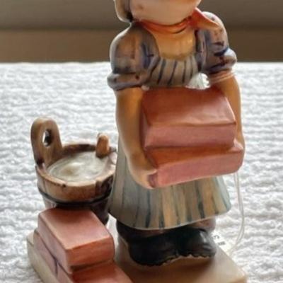 HUMMEL Figurine #305 TMK-4 THE BUILDER 4.75" Tall in Good Preowned Condition as Pictured.