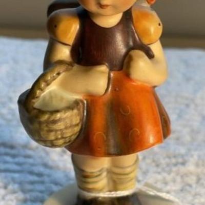 HUMMEL Figurine #81/2/0 TMK-2 SCHOOL GIRL 4.25" Tall in Good Preowned Condition as Pictured.