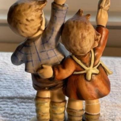 HUMMEL Figurine #159/1 TMK-3 AUF WIEDERSEHEN 7" Tall in Good Preowned Condition as Pictured.