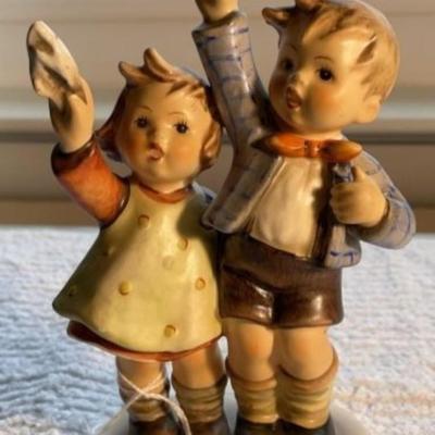 HUMMEL Figurine #159/1 TMK-3 AUF WIEDERSEHEN 7" Tall in Good Preowned Condition as Pictured.