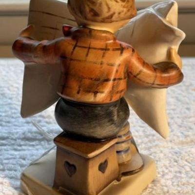 HUMMEL Figurine #184 TMK-3 LATEST NEWS 5.25" Tall in Good Preowned Condition as Pictured.