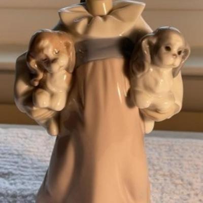 Lladro #6419 Arms Full of Love Figurine 7.50" Tall in VG Preowned Condition. No Original Box.