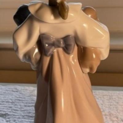 Lladro #6419 Arms Full of Love Figurine 7.50" Tall in VG Preowned Condition. No Original Box.