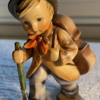 HUMMEL Figurine #89/1 TMK-3 WE LITTLE CELLIST 6" Tall in Good Preowned Condition as Pictured.