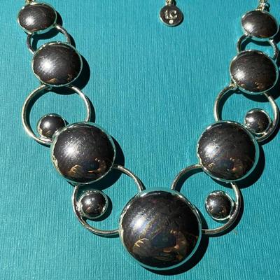 Vintage Liz Claiborne Designer Silver-tone Up to 18" Adjustable Fashion Necklace in VG Preowned Condition.