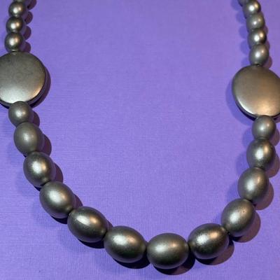 Vintage MEDICI Resin/Lucite 30" Fashion Necklace in New w/Tag Condition.