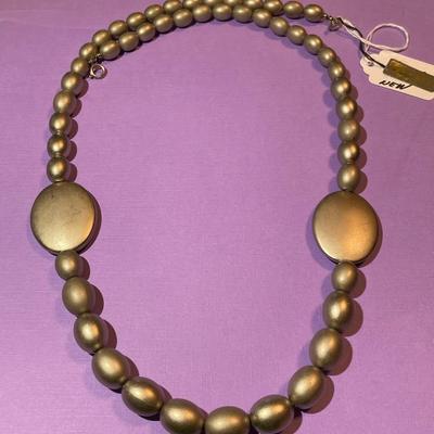 Vintage MEDICI Resin/Lucite 30" Fashion Necklace in New w/Tag Condition.