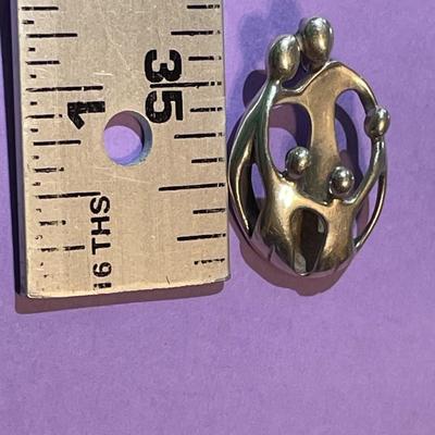 Vintage Sterling Silver Family Fashion Pendant in Good Preowned Condition.