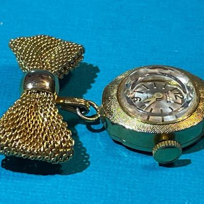 Vintage Mid-Century DeVisa Pin Watch in VG Preowned Condition as Pictured. (In Good Working Order).