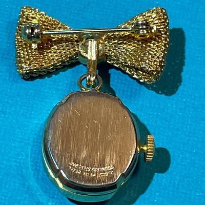 Vintage Mid-Century DeVisa Pin Watch in VG Preowned Condition as Pictured. (In Good Working Order).