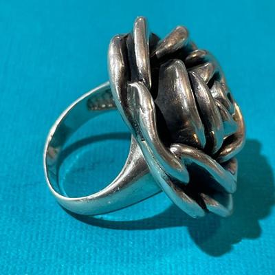 Vintage Large Sterling Silver Fashion Flower Ring Size 7-1/2 & Flower Top 1-1/4" Diameter in Good/Preowned Condition as Pic'd.