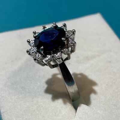 Vintage Sterling Silver Blue Stone CZ Cocktail Ring Size 6-3/4 in VG Preowned Condition as Pictured.
