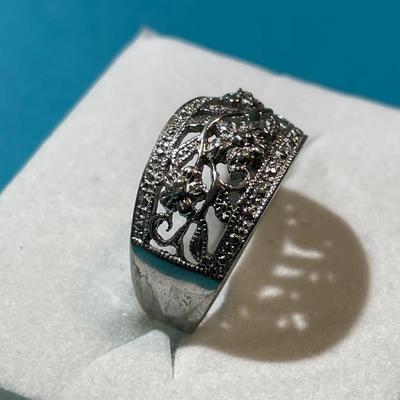 Vintage Sterling Silver Band Style Ring Size Full 7-3/4 in VG Preowned Condition as Pictured.