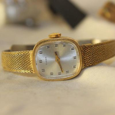 Lot of 10 vintage Ladies watches