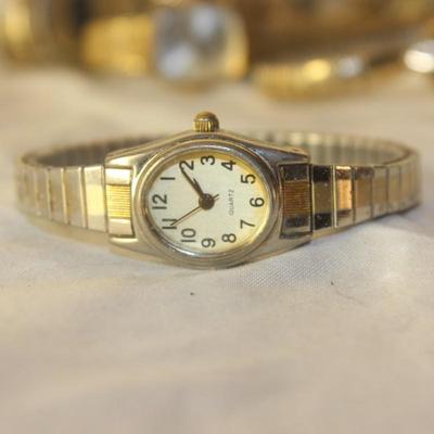Lot of 10 vintage Ladies watches