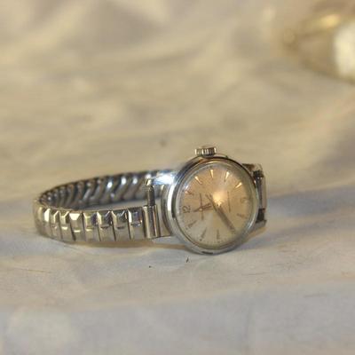 Lot of 10 vintage Ladies watches