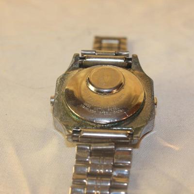 Lot of 4 vintage watches and bands