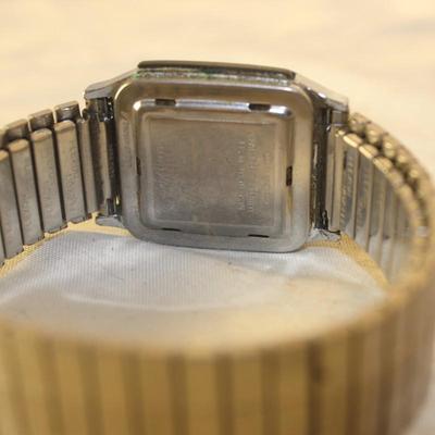 Lot of 4 vintage watches and bands