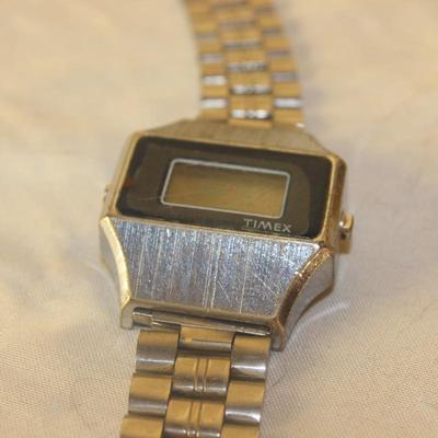 Lot of 4 vintage watches and bands